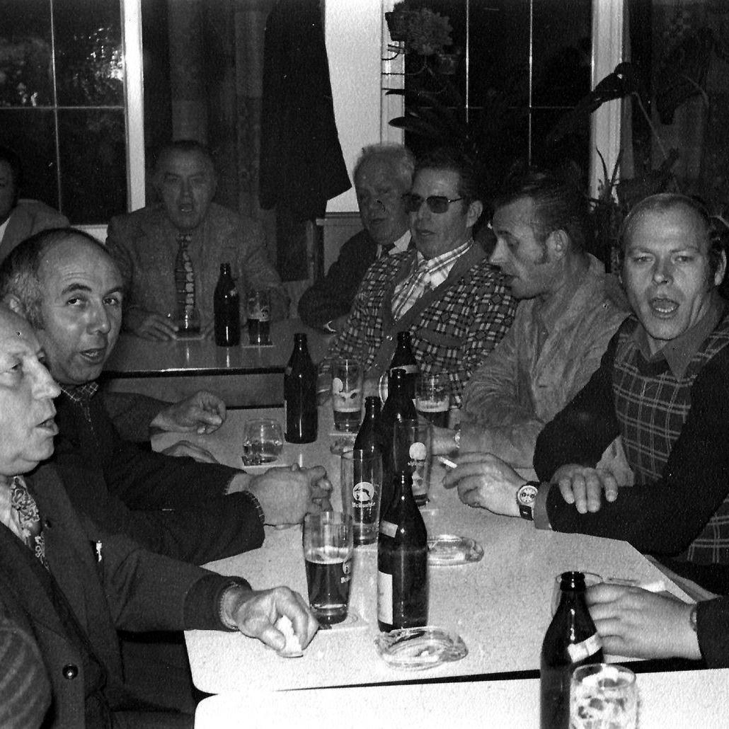 1965: Liederkranz, nach der Singstunde im Gasthaus Krone (Quelle: Manfred Knecht)