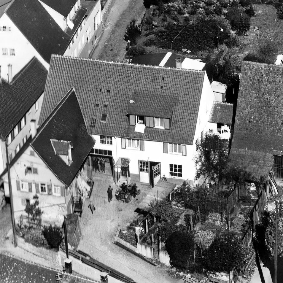 ????: Luftbild der Firma Knecht in der Kirchstraße, heute Hammetweilerstraße am Standort der Sporthalle  (Quelle: Ruth Reiber)