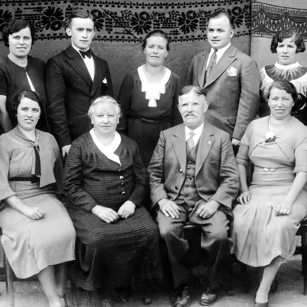 1934: Bäckerei Familie Jacob & Babette Schotterbeck mit den Kindern in der Heerstraße (Quelle: Manfred Knecht)
